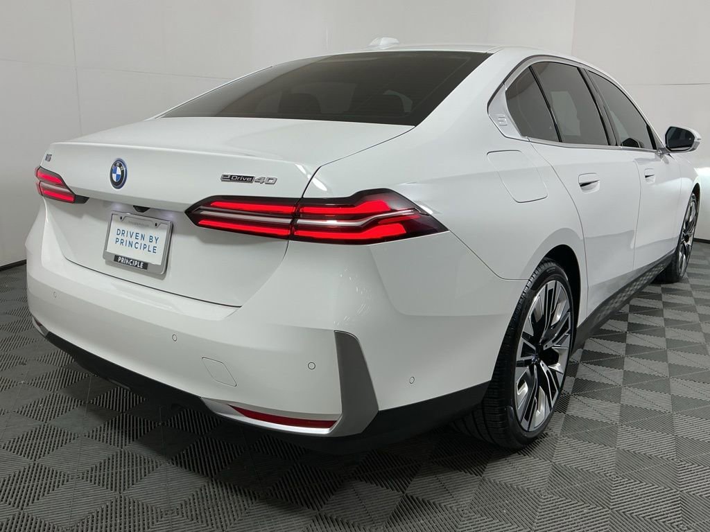 Certified 2025 BMW i5 eDrive40i image 4