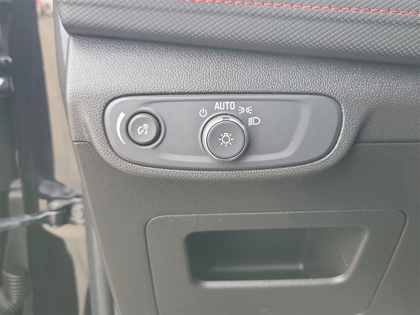 Used 2025 Chevrolet TrailBlazer RS w/ Convenience Package image 21