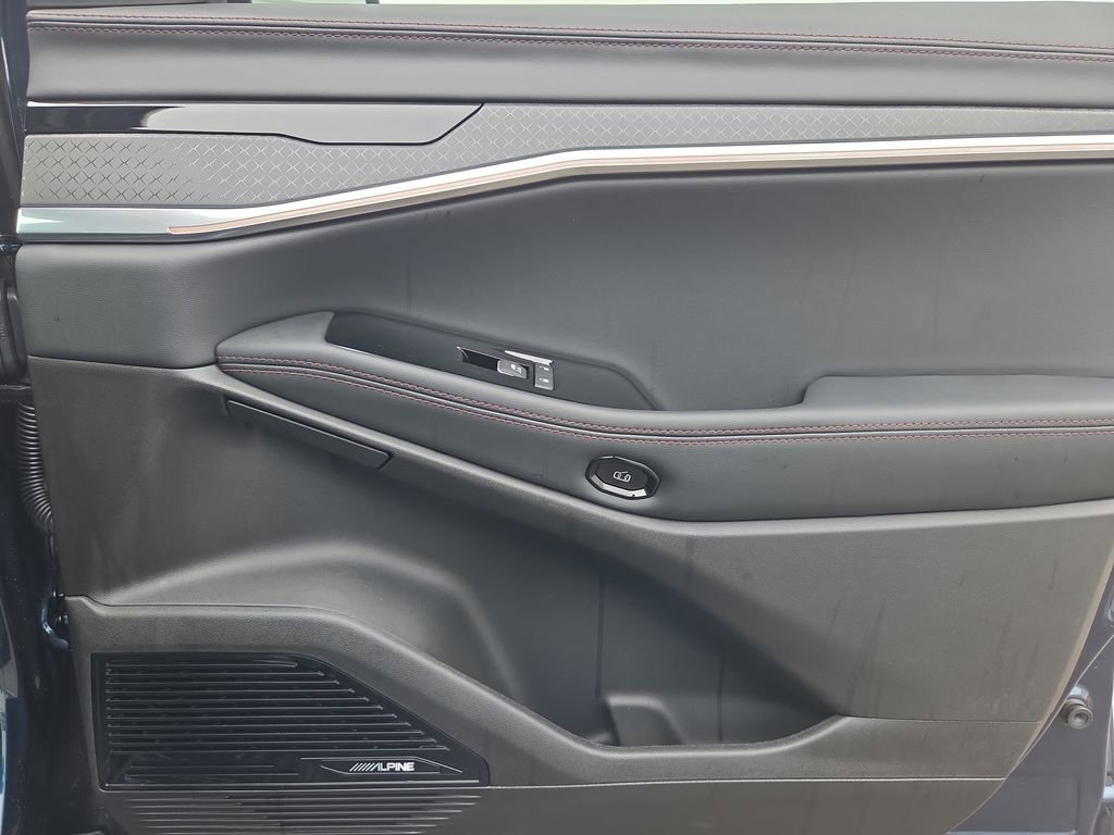 Used 2025 Jeep Wagoneer S Limited image 36