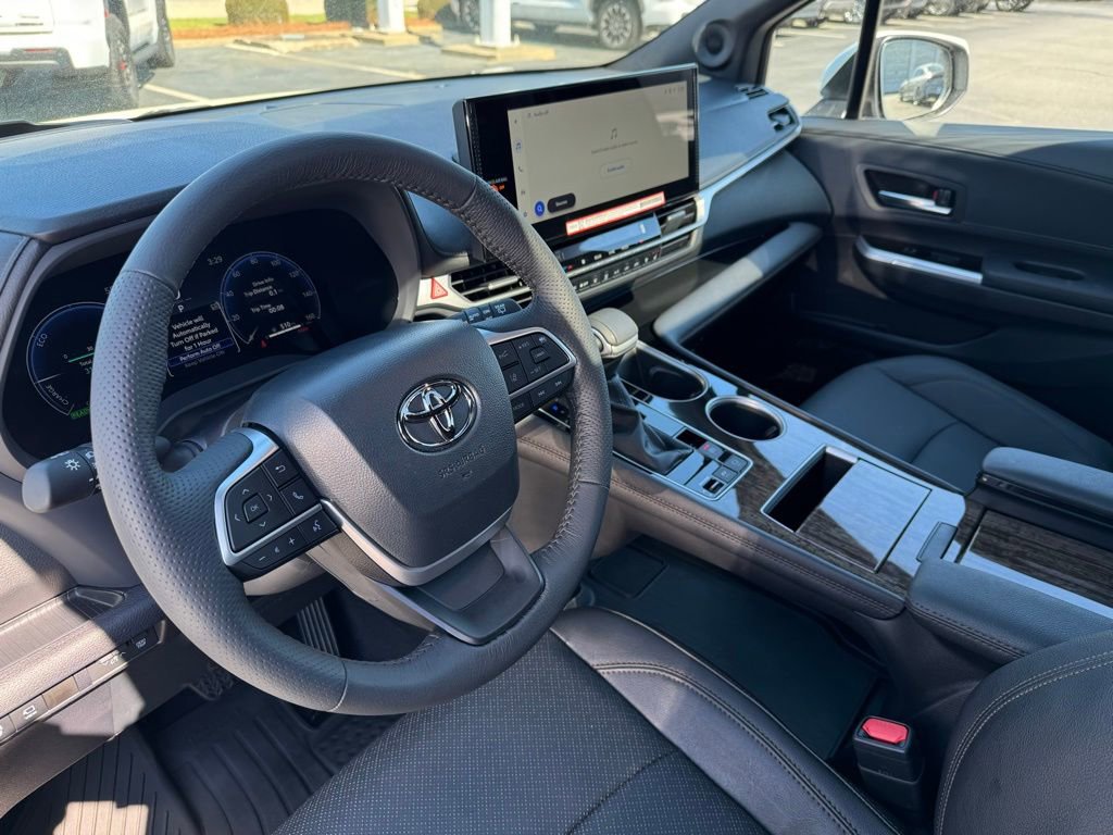 Used 2026 Toyota Sienna Platinum image 16