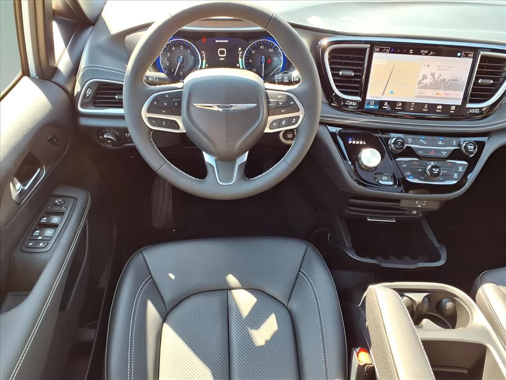 New 2026 Chrysler Pacifica Select FWD image 9