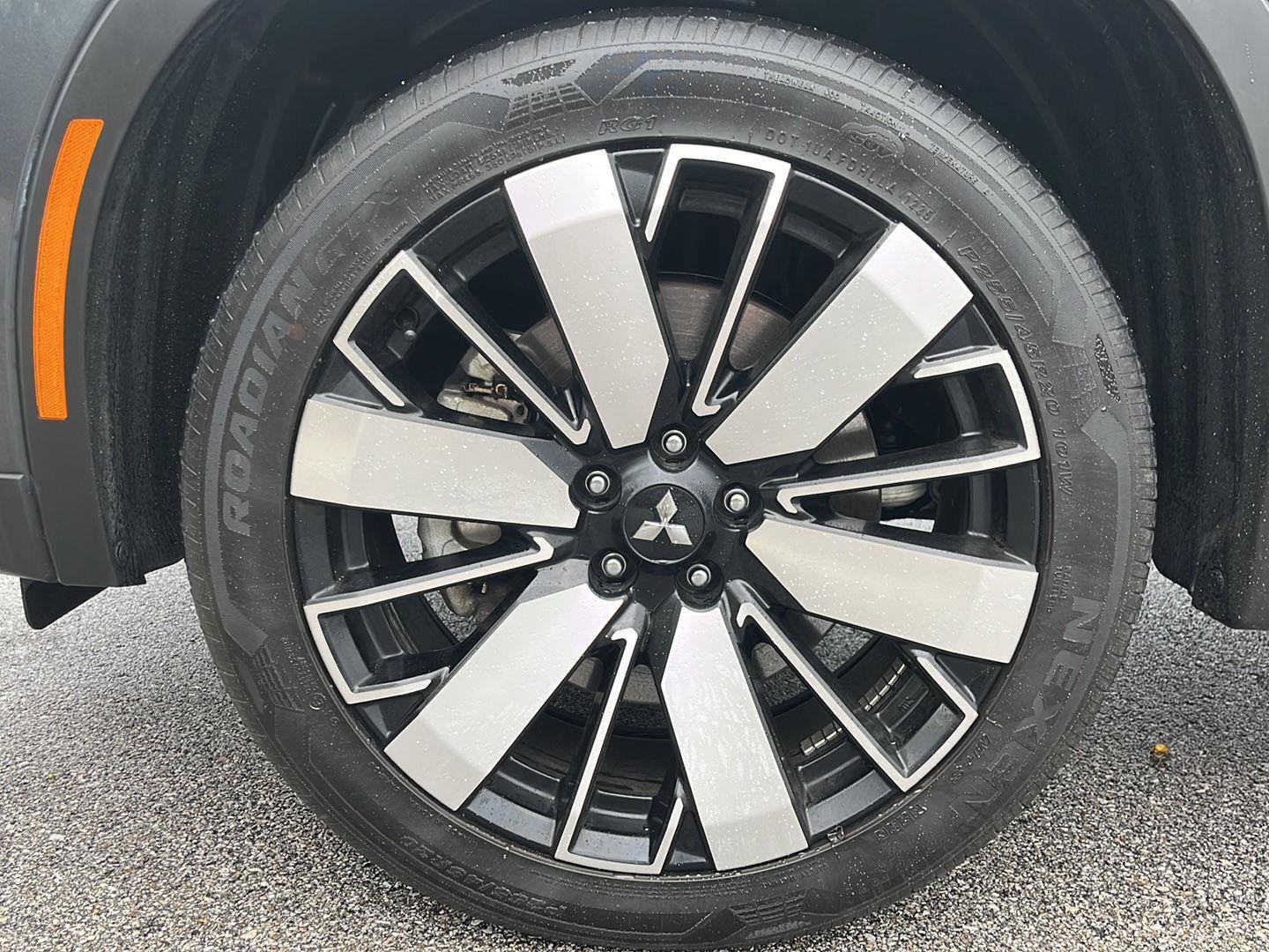 Used 2025 Mitsubishi Outlander SE image 10