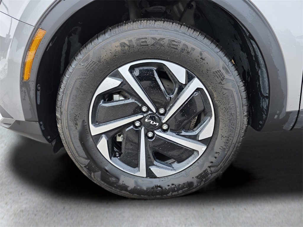 Used 2024 Kia Sportage LX image 11