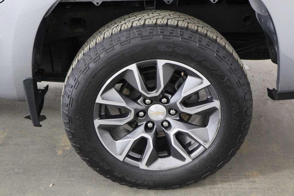 Used 2023 Chevrolet Silverado 1500 LT AWD/4WD image 32