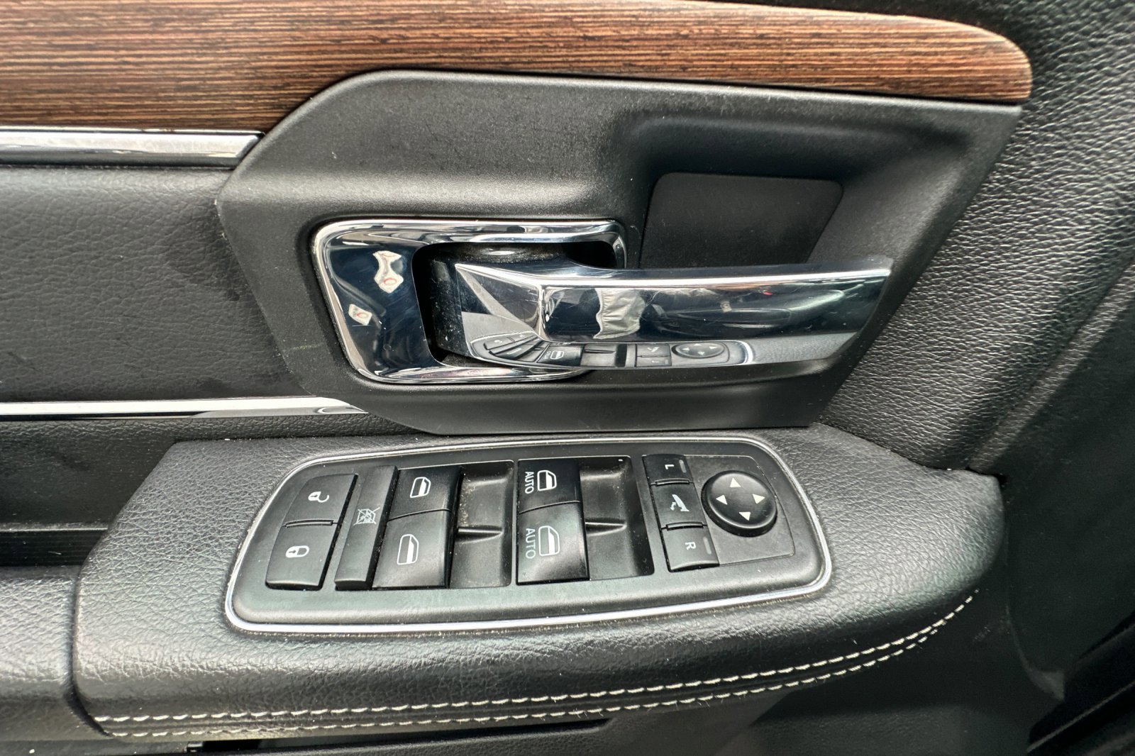 Used 2017 RAM 1500 Laramie image 11