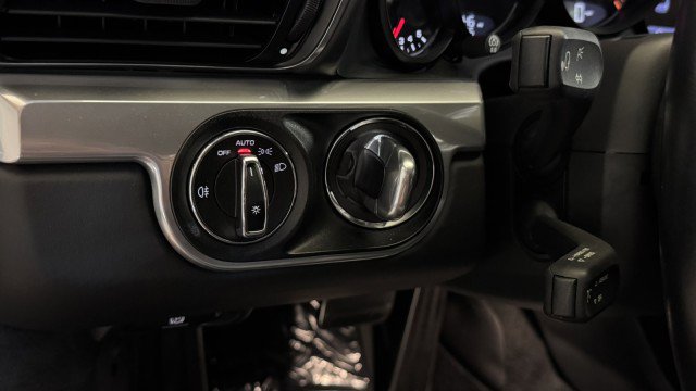 Used 2019 Porsche 911 Turbo image 15