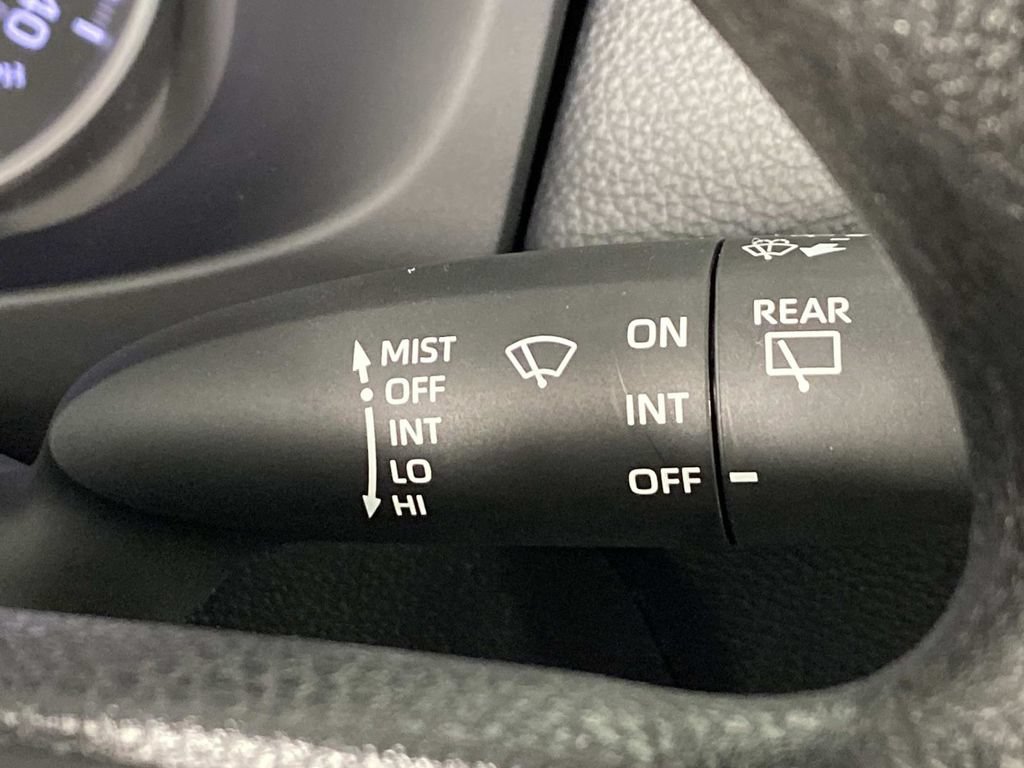Used 2021 Toyota RAV4 LE AWD/4WD image 17