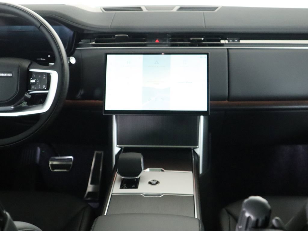 New 2026 Land Rover Range Rover Long Wheelbase SE image 15