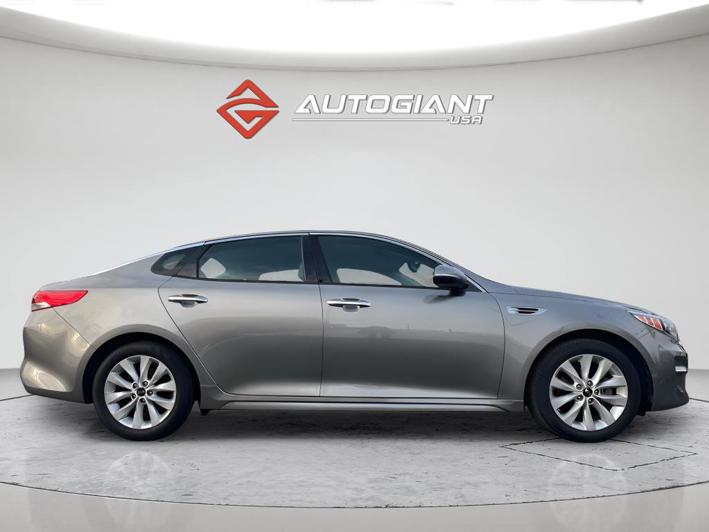 Used 2017 Kia Optima EX image 9