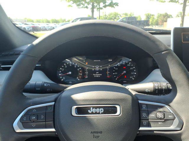 Certified 2023 Jeep Compass Limited w/ Sun and Sound Group AWD/4WD image 20