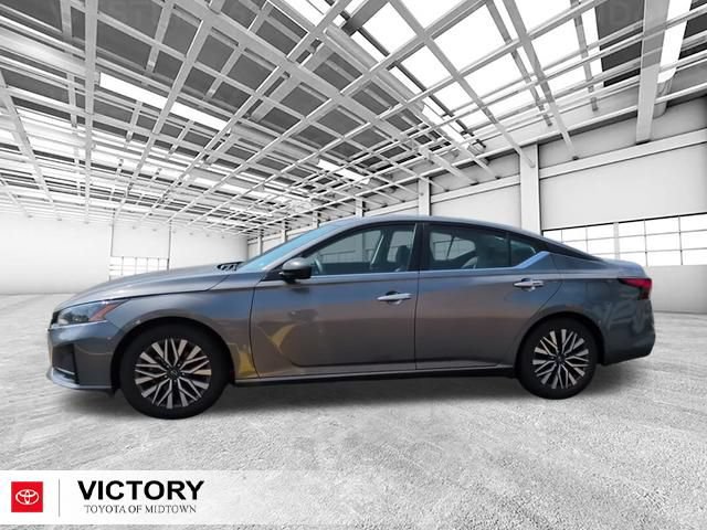 Used 2024 Nissan Altima 2.5 SV FWD image 6