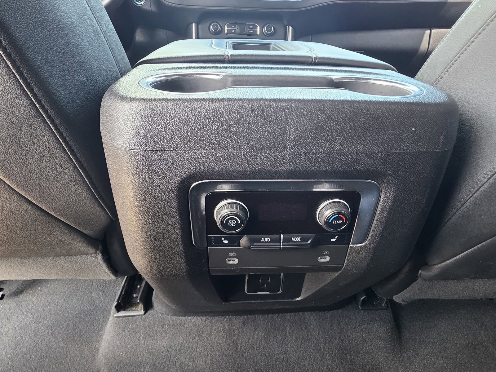 Used 2023 Chevrolet Tahoe LT w/ Luxury Package image 29