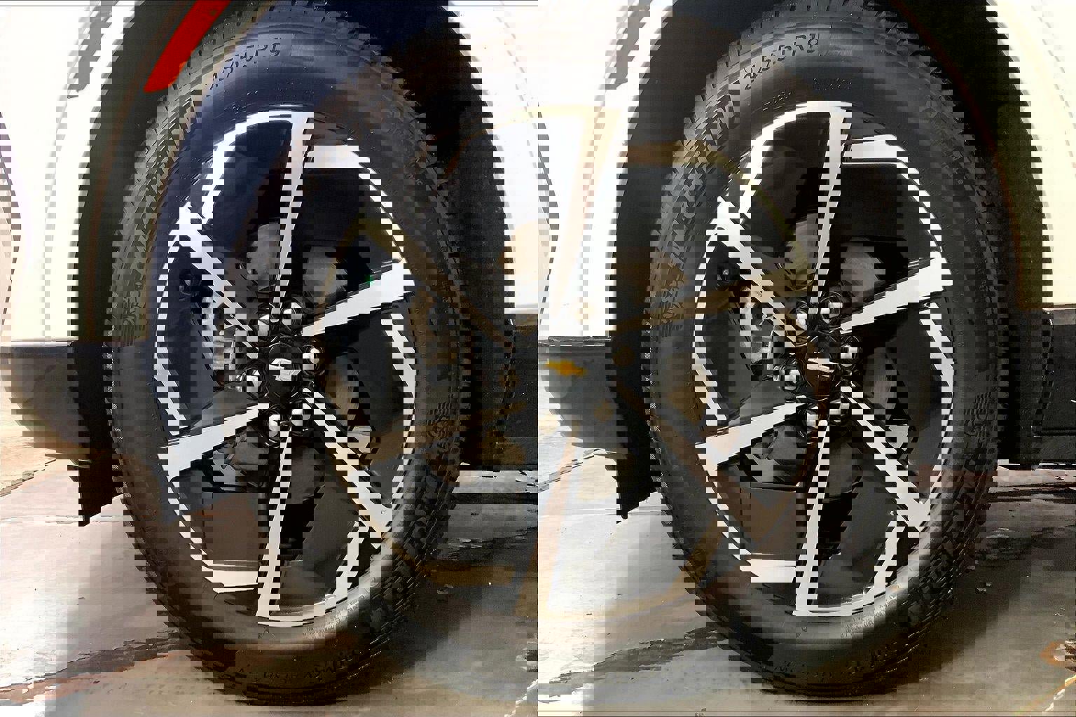 Used 2025 Chevrolet Equinox EV LT FWD image 9