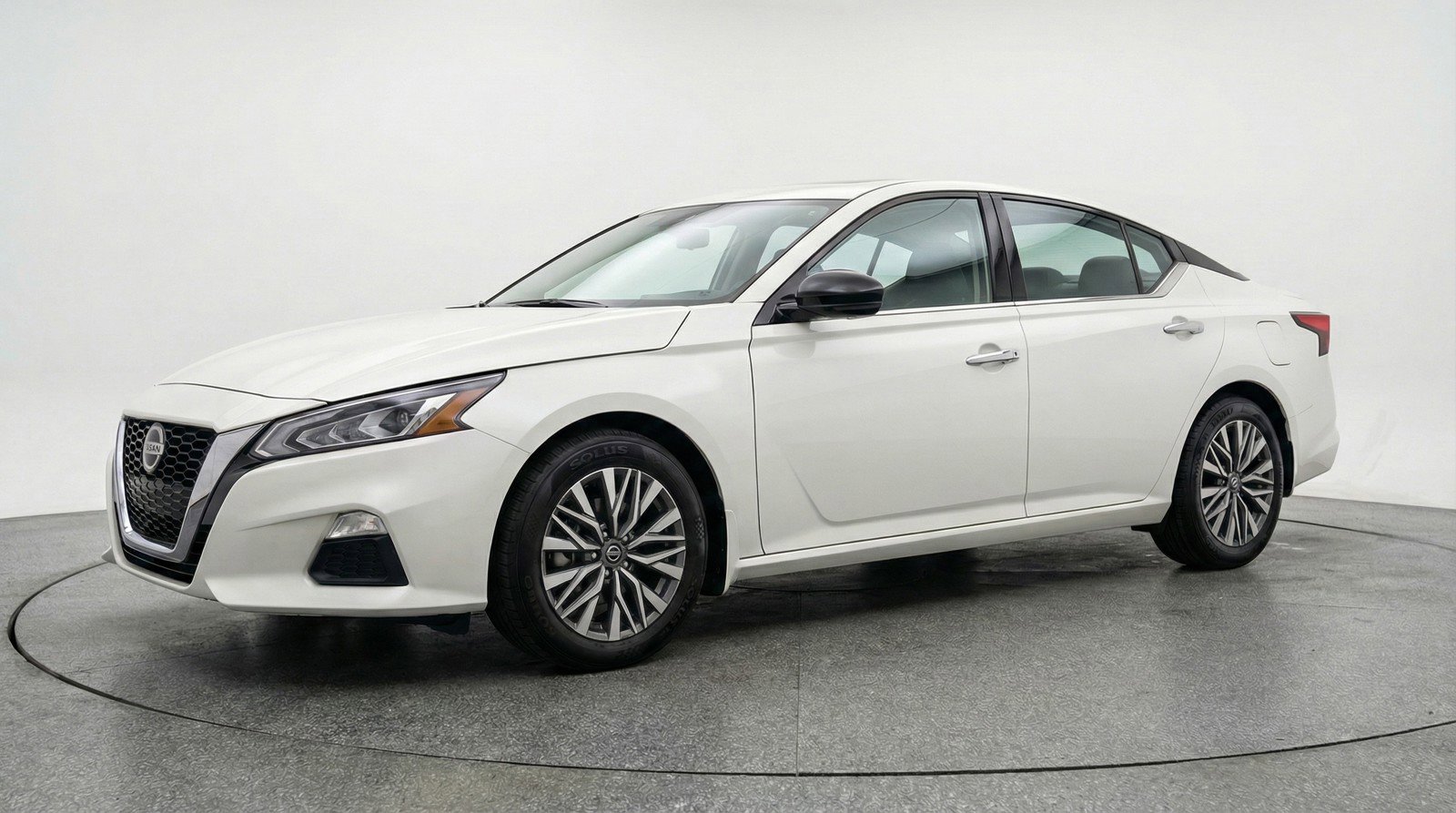 Used 2025 Nissan Altima 2.5 SV image 3