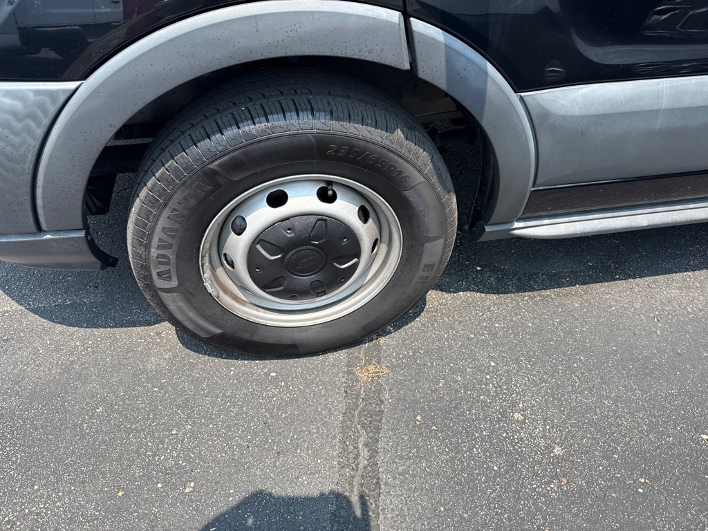 Used 2018 Ford Transit 150 130 Low Roof RWD image 4