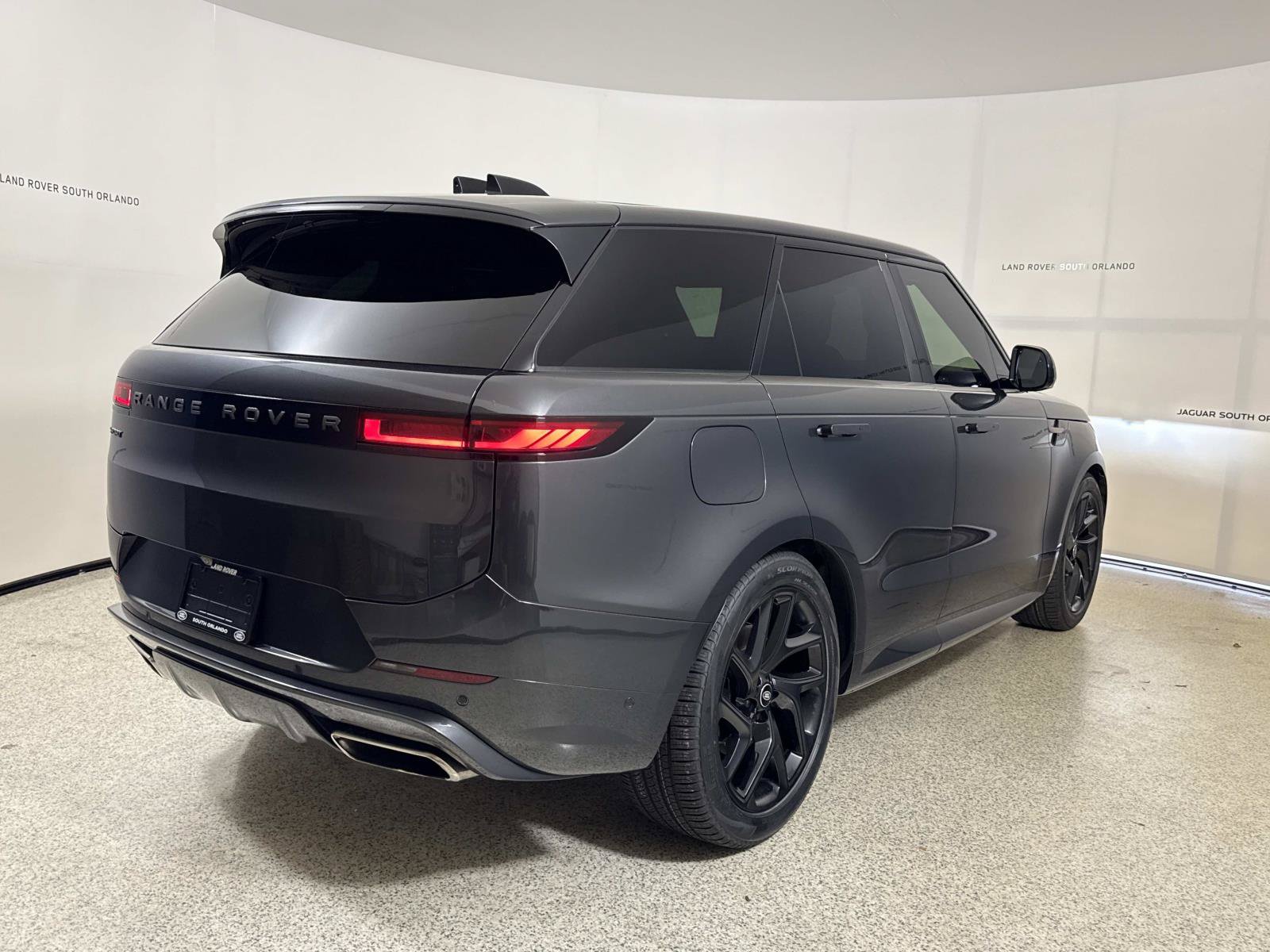 Used 2024 Land Rover Range Rover Sport Dynamic SE AWD/4WD image 5
