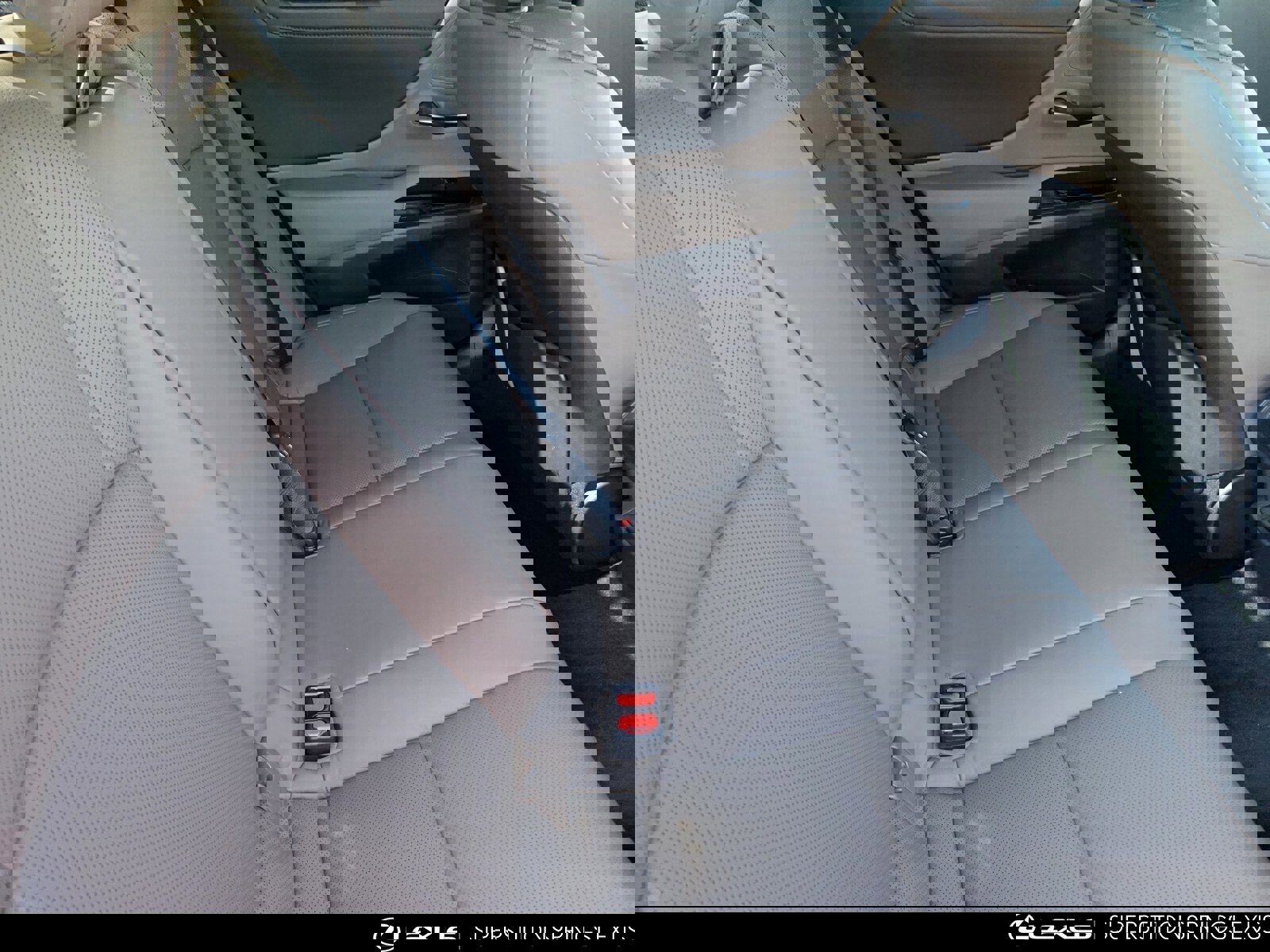 Used 2025 Lexus ES 300h w/ Premium Package image 30