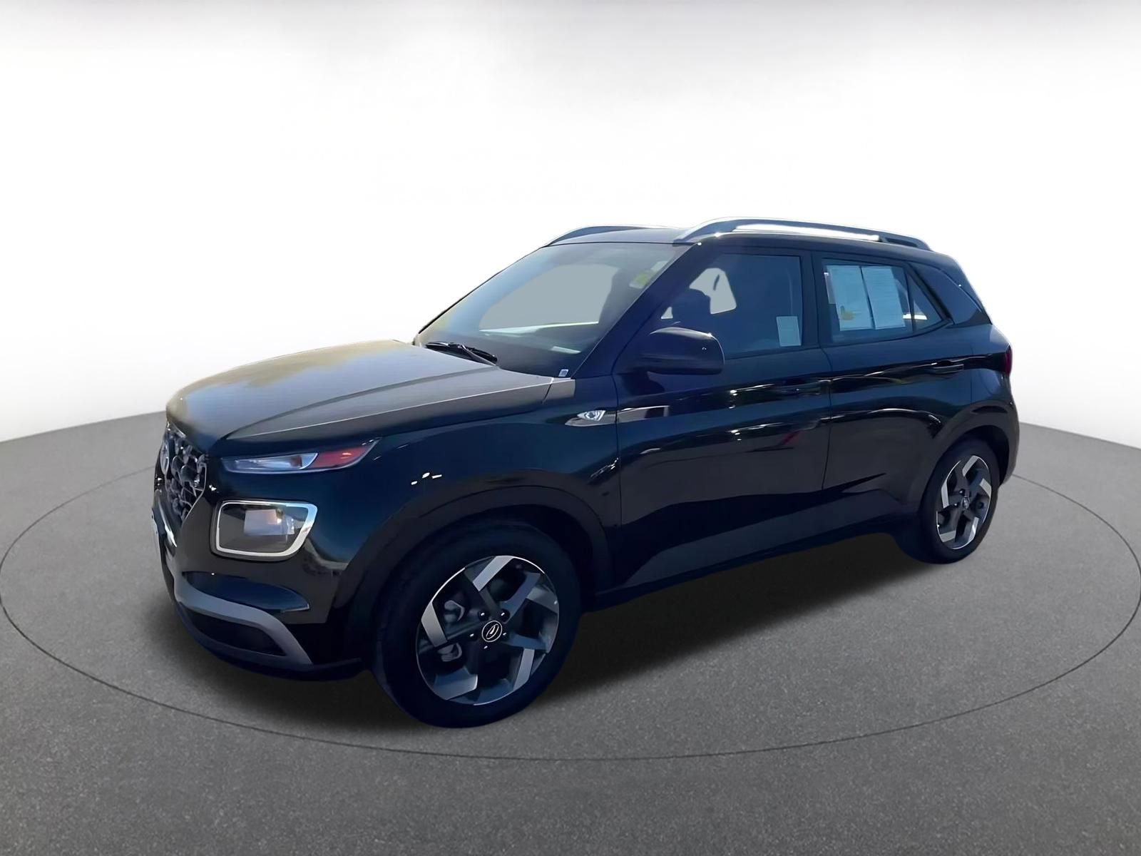 Used 2025 Hyundai Venue SEL FWD image 8