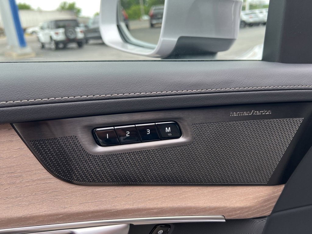 New 2026 Volvo XC90 B6 Plus w/ Protection Package Premier image 13