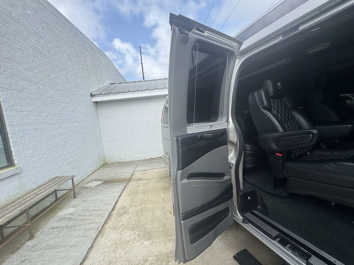 Used 2022 Chevrolet Express 2500 Extended w/ Enhanced Convenience Package RWD image 23