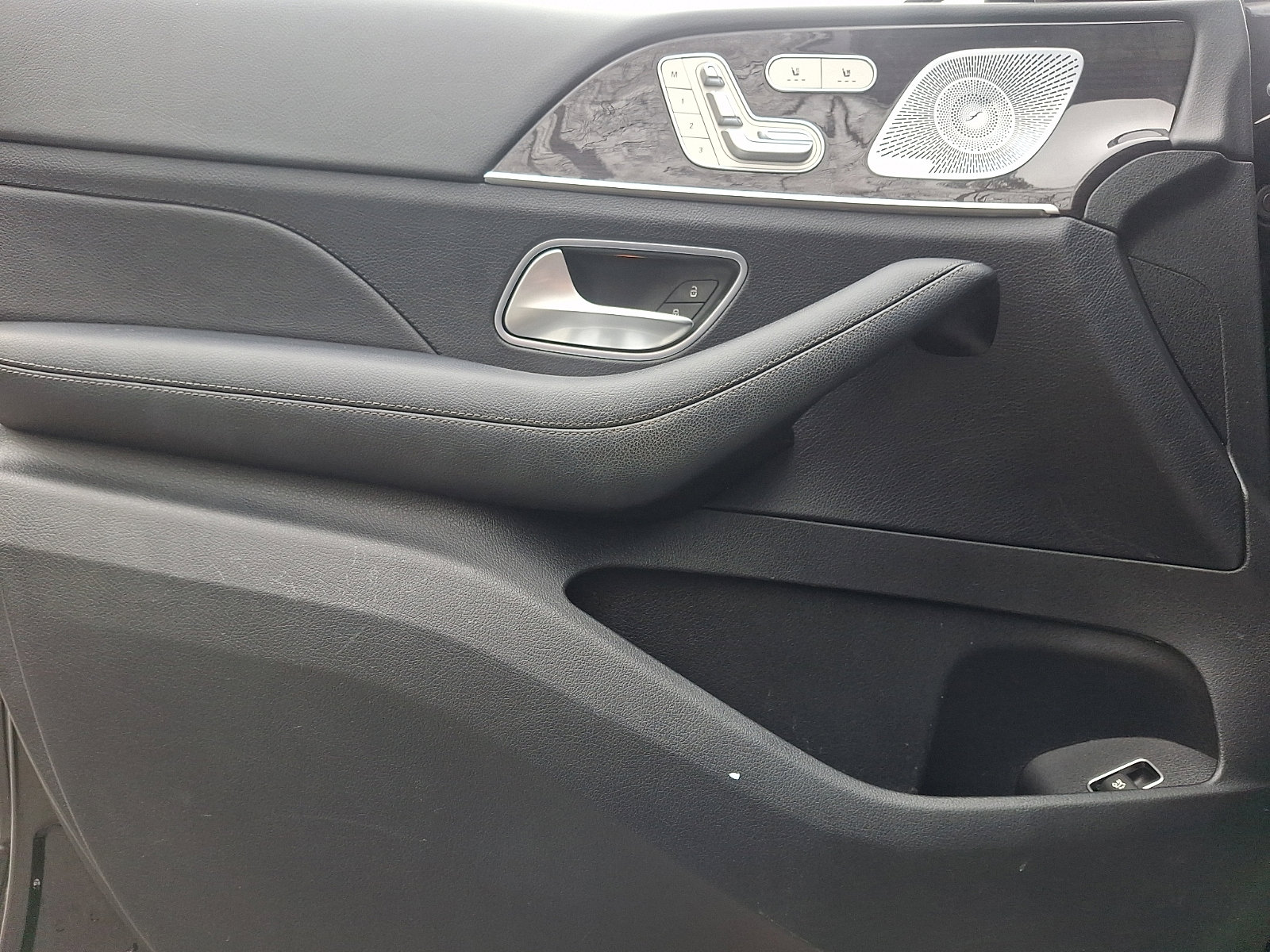 Used 2020 Mercedes-Benz GLE 350 w/ Premium Package image 14