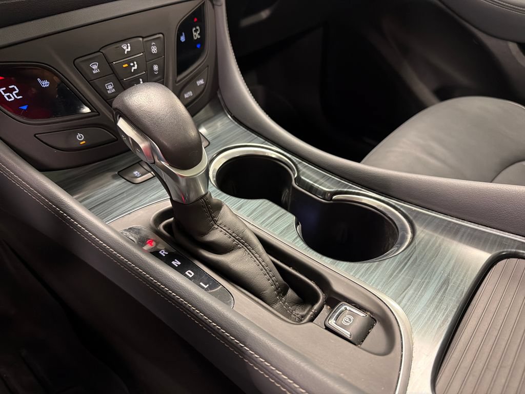 Used 2020 Buick Envision Essence w/ Experience Buick Package FWD image 40