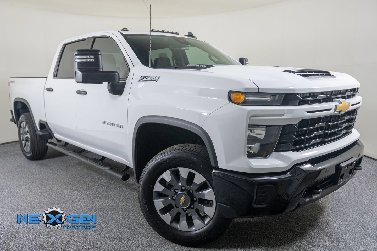 Used 2025 Chevrolet Silverado 2500 Custom w/ Custom Value Package AWD/4WD image 1