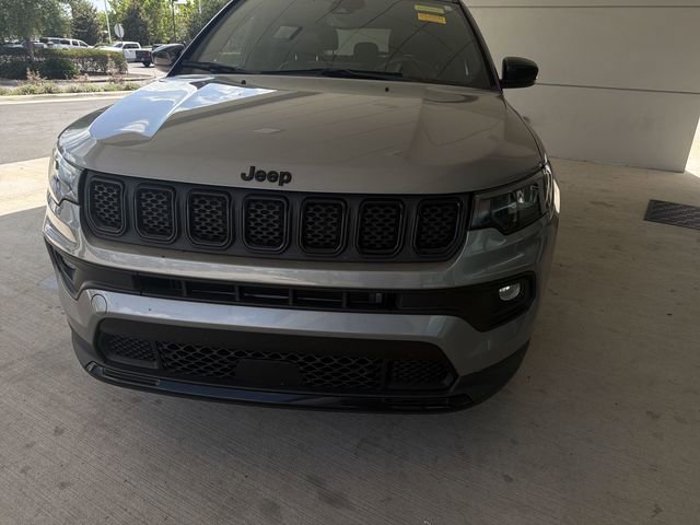 Used 2023 Jeep Compass Latitude w/ Sun and Sound Group AWD/4WD image 1