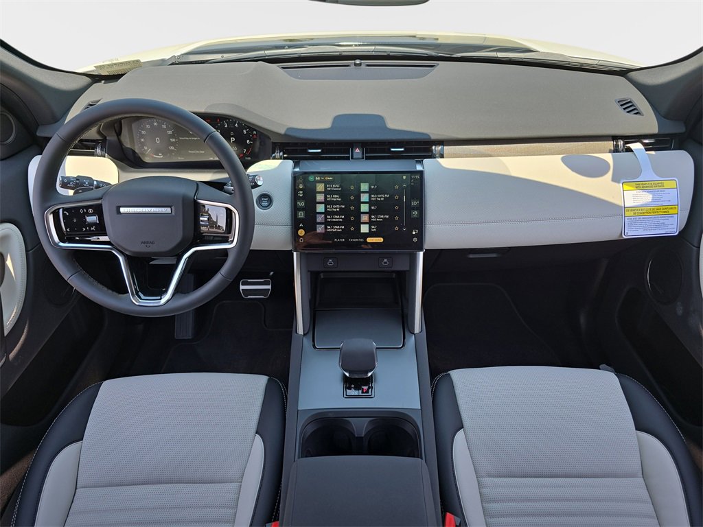 New 2025 Land Rover Discovery Sport Dynamic SE image 9