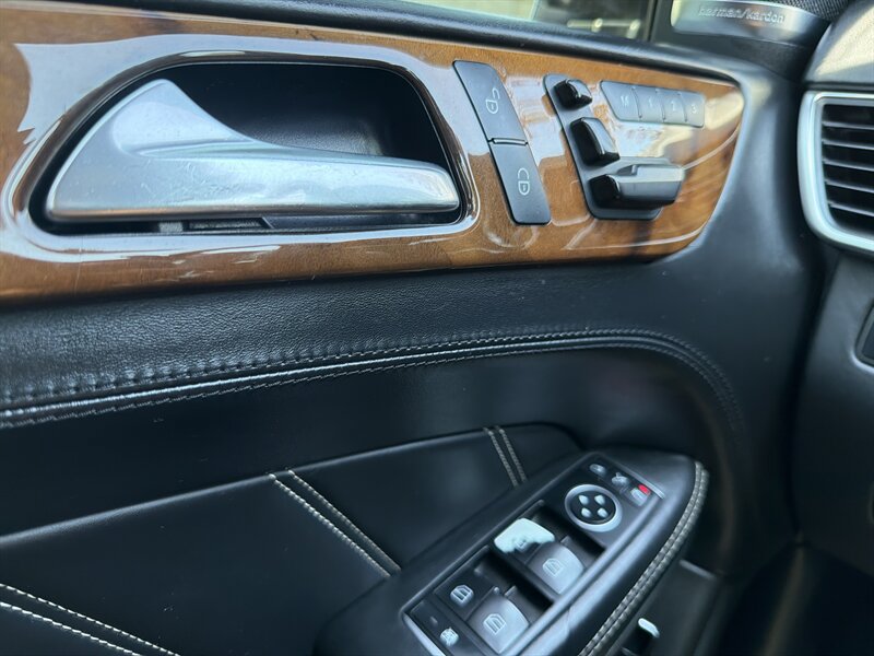 Used 2015 Mercedes-Benz GL 63 AMG 4MATIC image 41