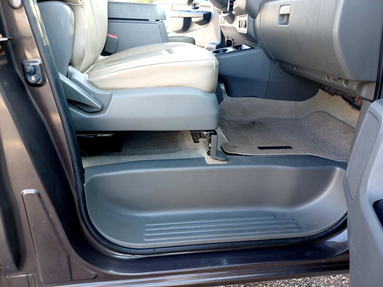 Used 2012 Nissan NV 3500 SL w/ Technology Pkg image 27