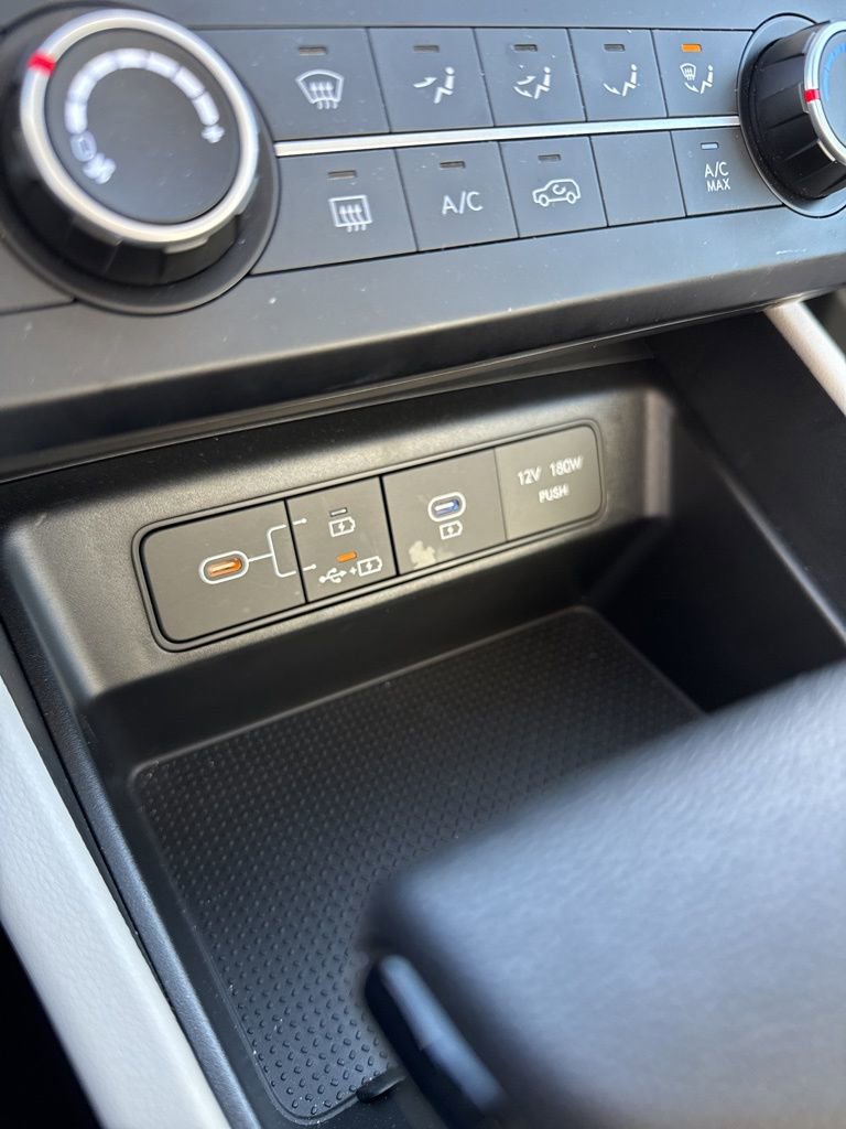 Used 2025 Hyundai Tucson SE image 21