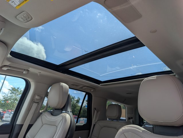 Used 2023 Lincoln Navigator Reserve RWD image 17