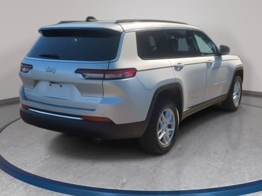 Used 2024 Jeep Grand Cherokee L Laredo w/ Luxury Tech Group I image 5