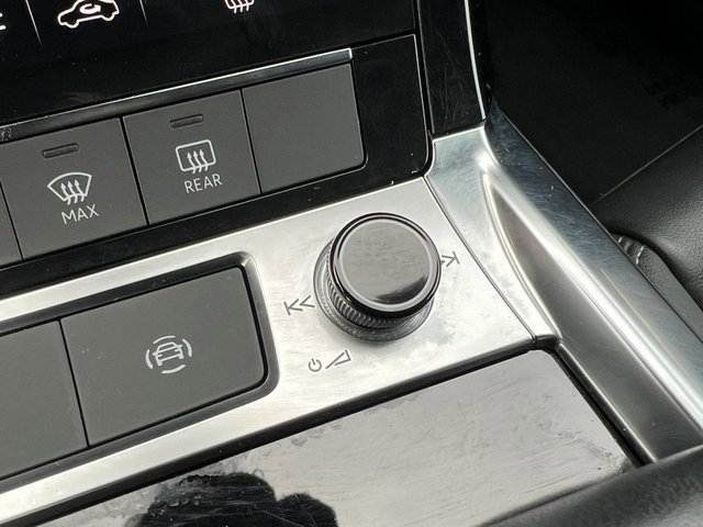 Used 2021 Audi e-tron Premium w/ Convenience Plus Package image 33