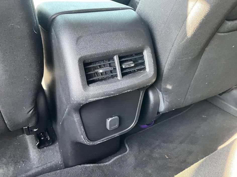 Used 2018 Chevrolet Equinox LT AWD/4WD image 30