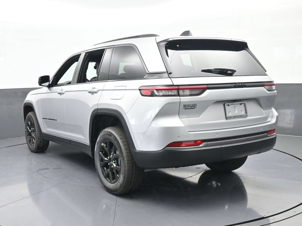 New 2026 Jeep Grand Cherokee Altitude RWD image 4