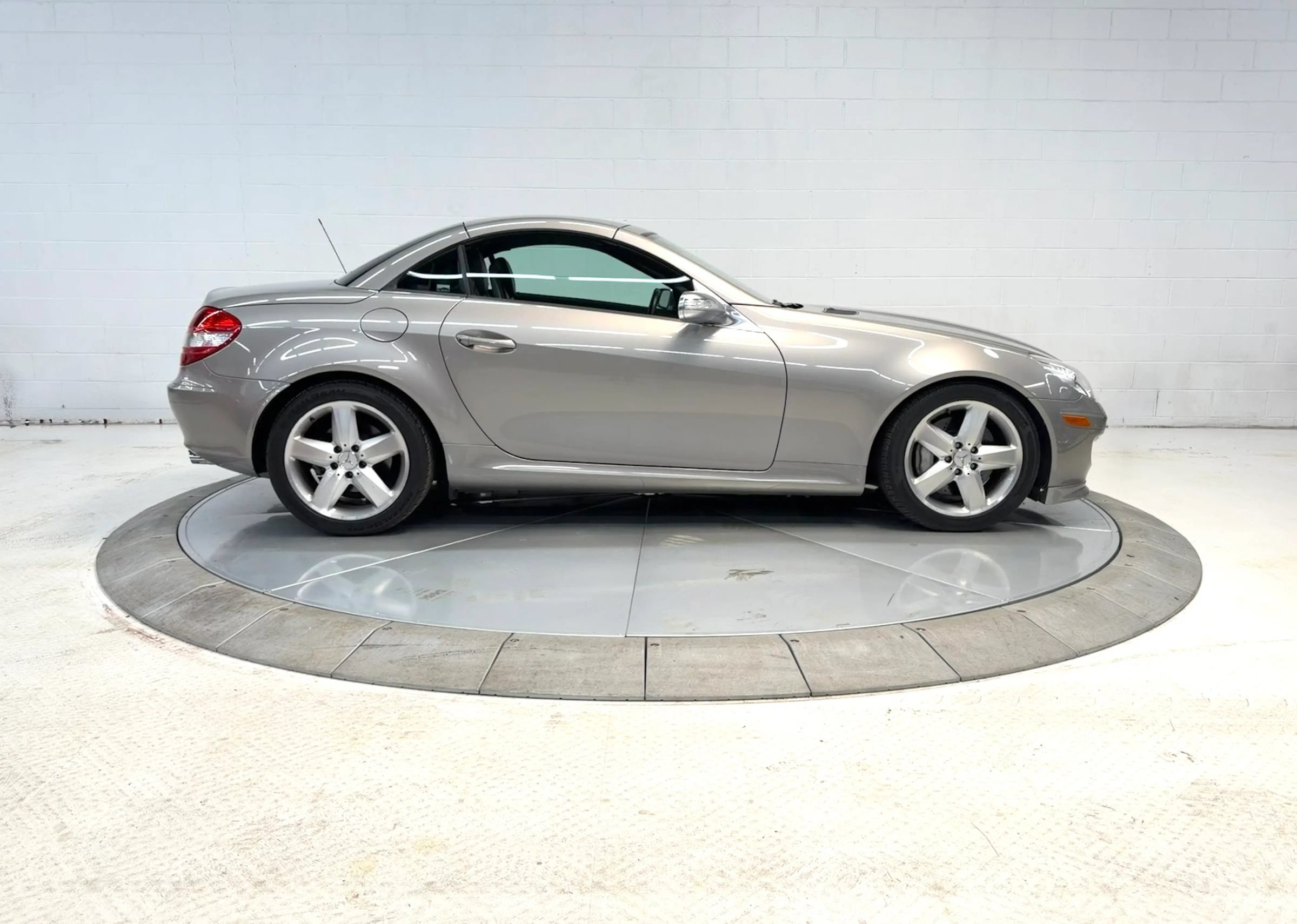 Used 2005 Mercedes-Benz SLK 350 image 3