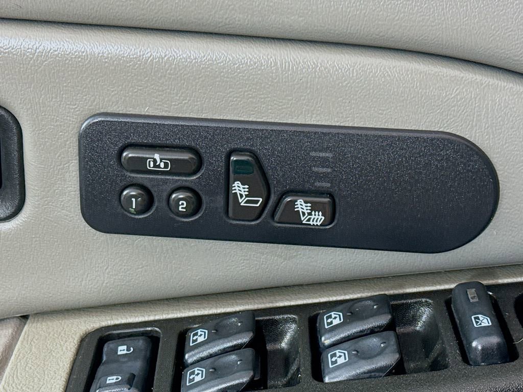 Used 2004 Chevrolet Silverado 2500 LT w/ Skid Plate Package AWD/4WD image 19