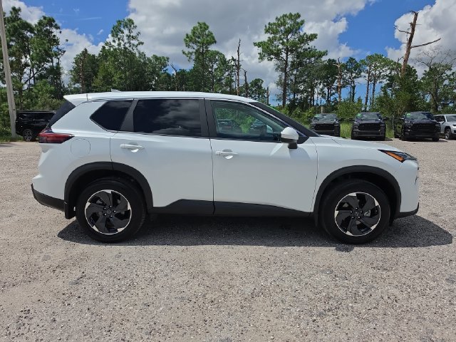Used 2026 Nissan Rogue SV FWD image 3