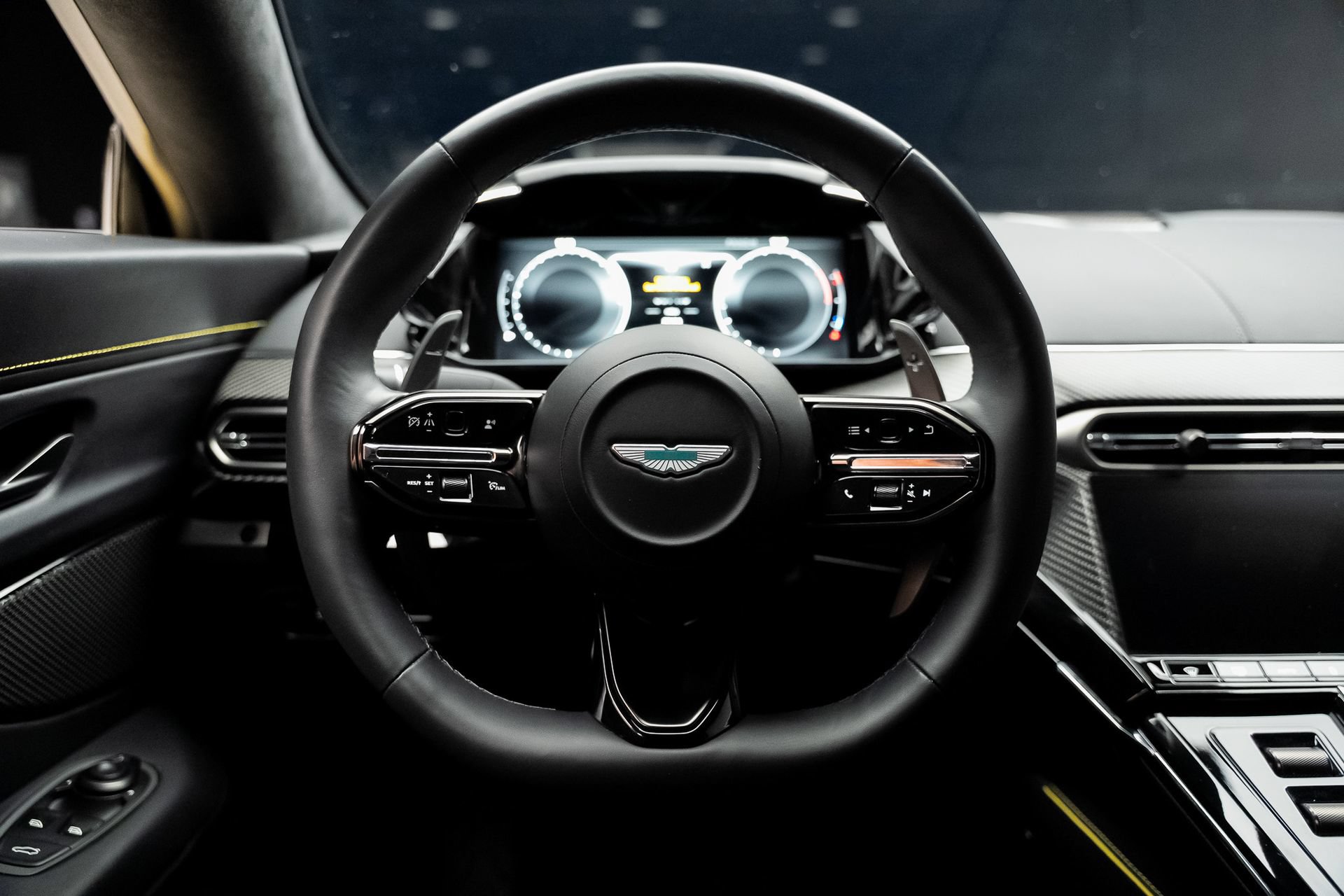 Used 2025 Aston Martin V8 Vantage Coupe RWD image 42