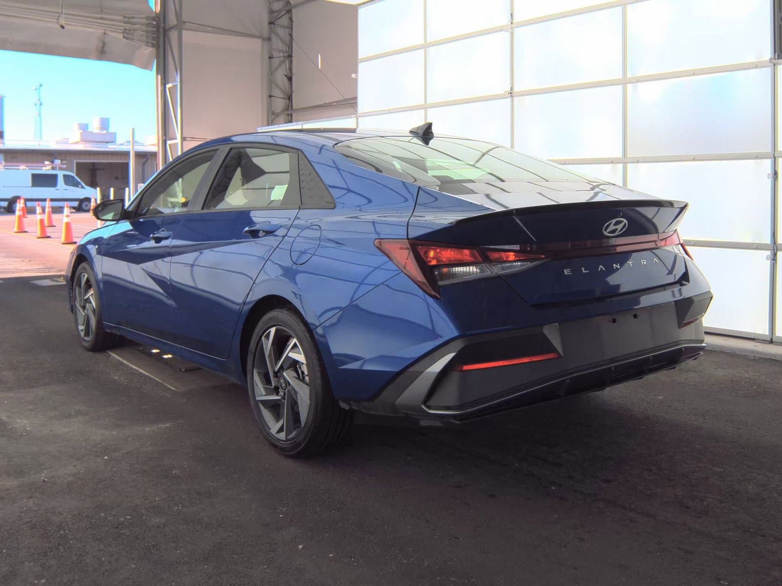 Used 2025 Hyundai Elantra Sport image 8