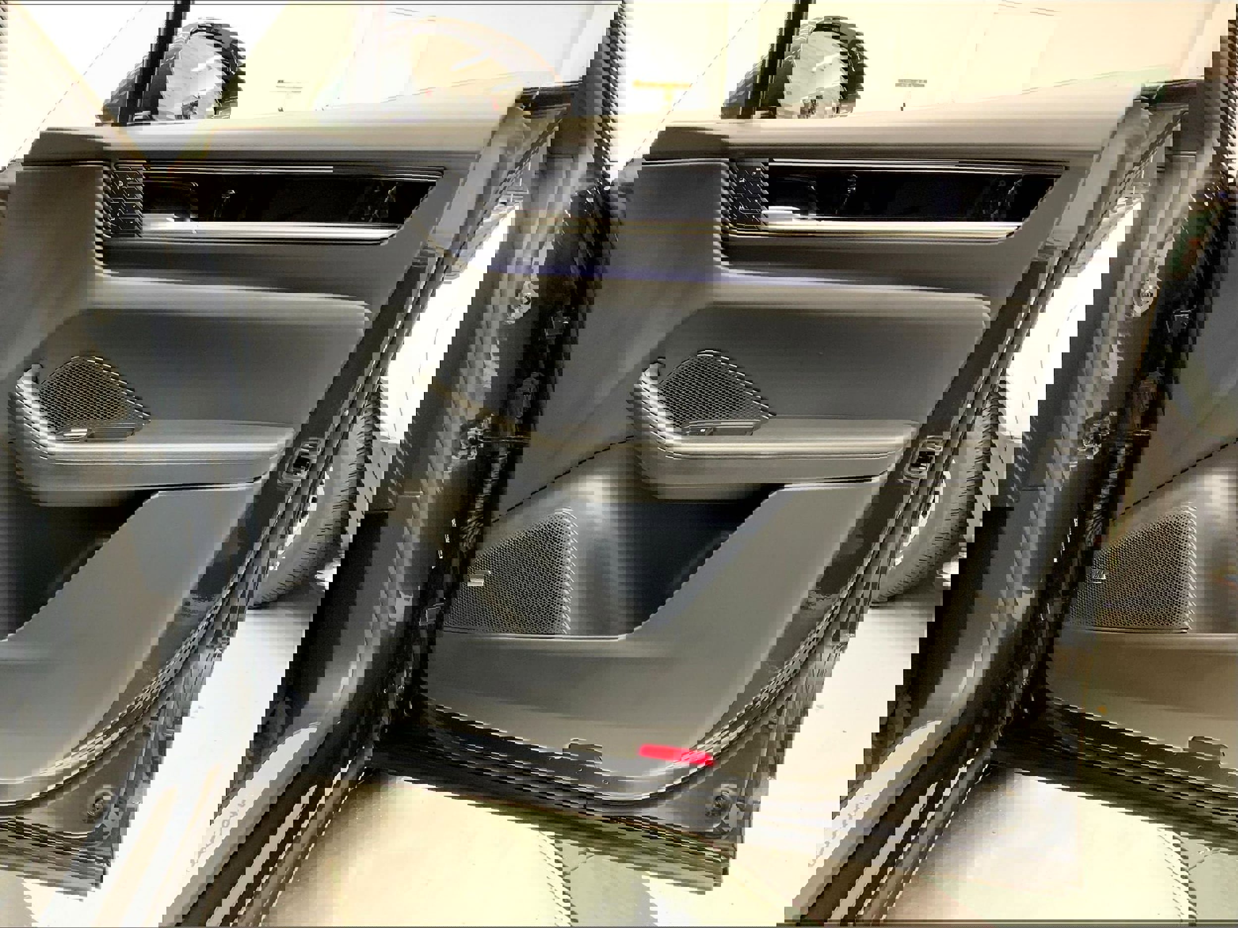 Used 2025 Porsche Macan Electric image 28