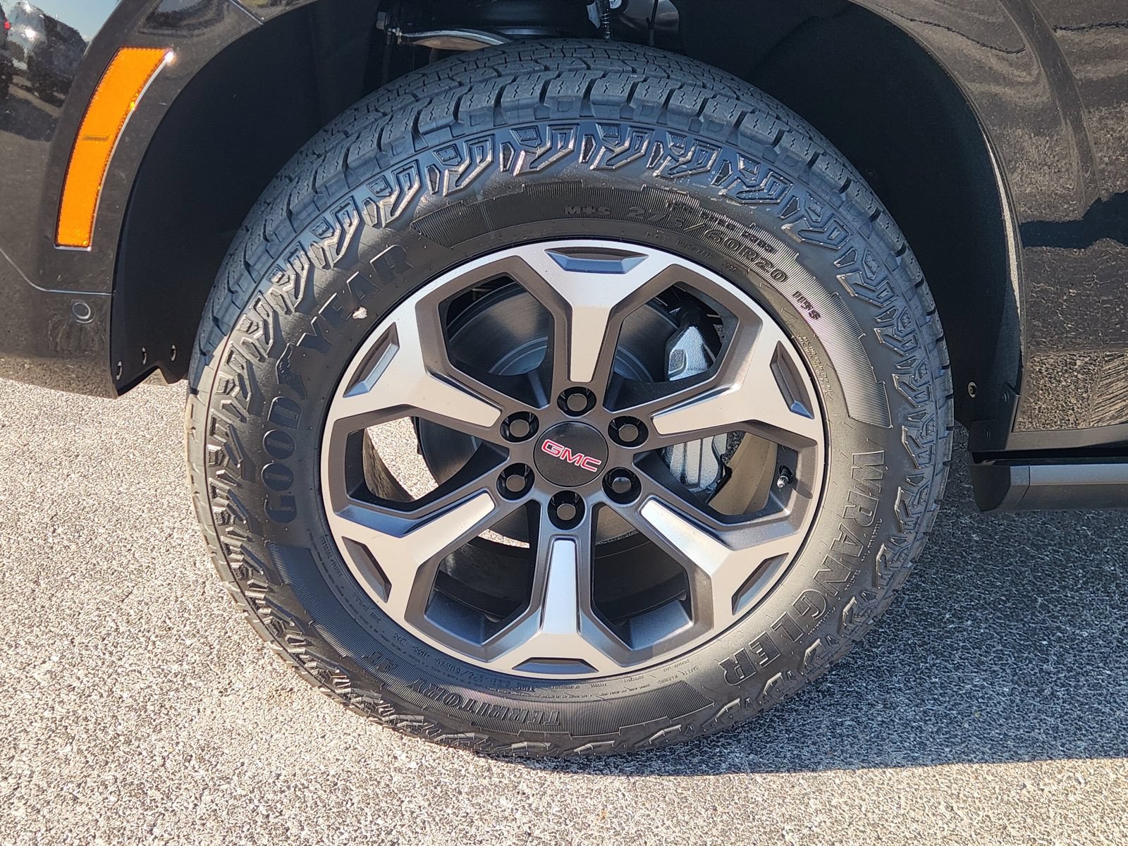 New 2026 GMC Yukon AT4 Ultimate w/ LPO, Floor Liner Package AWD/4WD image 14