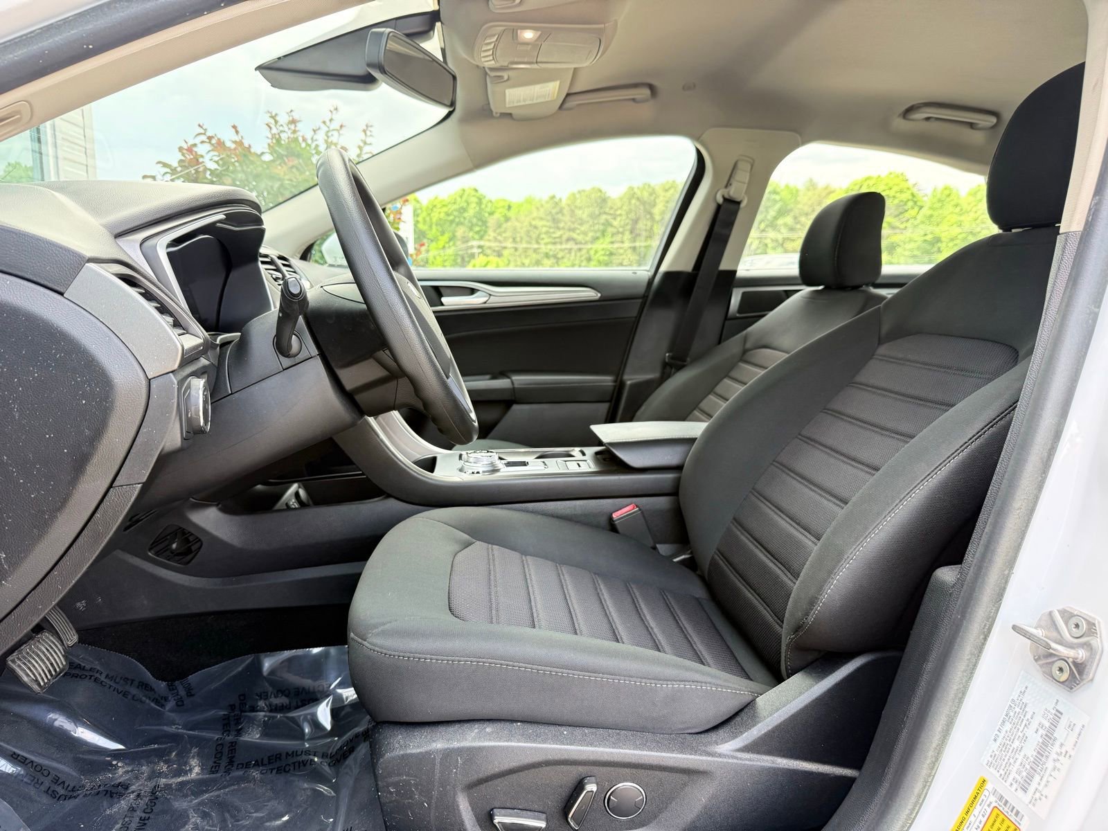 Used 2020 Ford Fusion SE FWD image 11