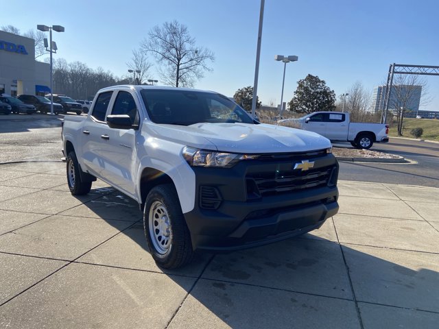 Used 2024 Chevrolet Colorado W/T image 2