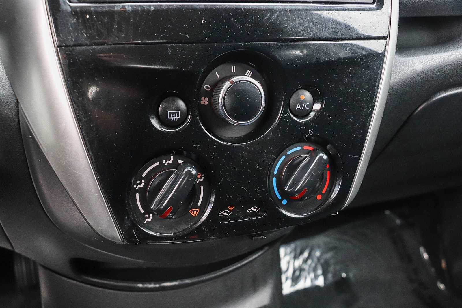 Used 2015 Nissan Versa Note SV FWD image 22