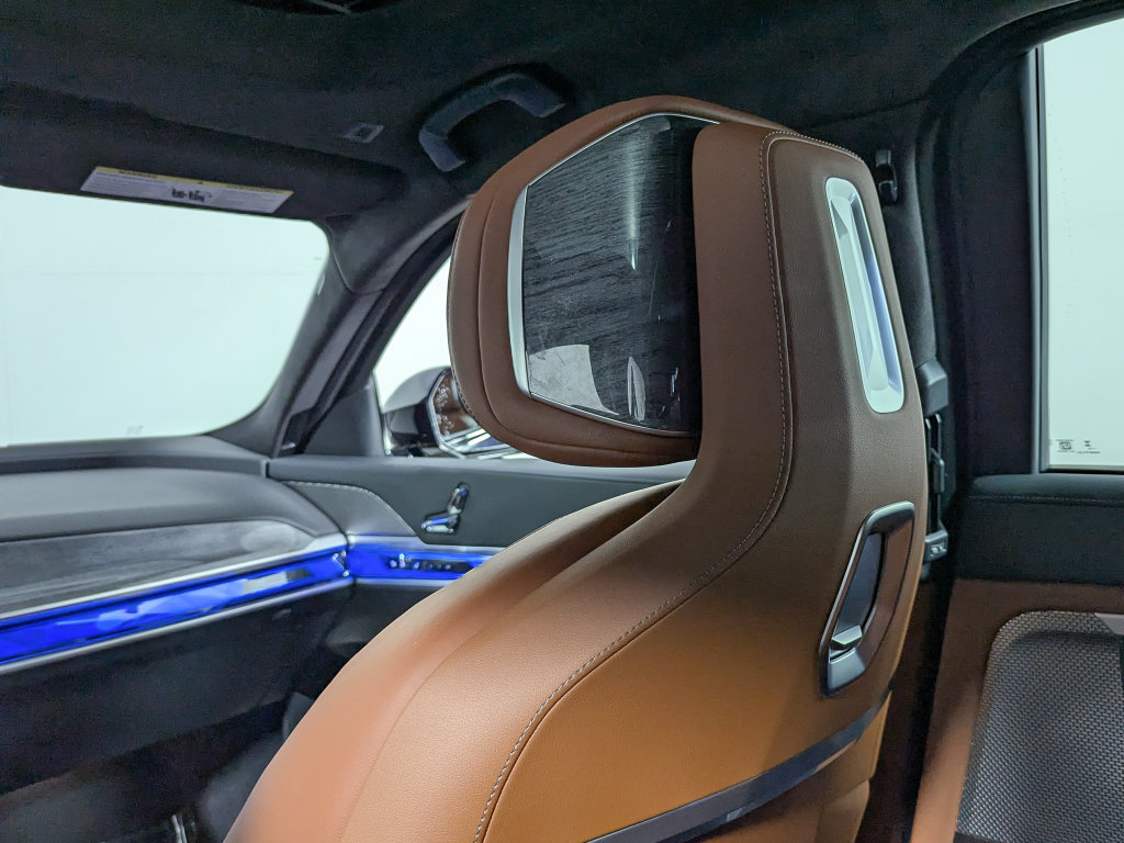 Certified 2023 BMW 740i RWD image 23