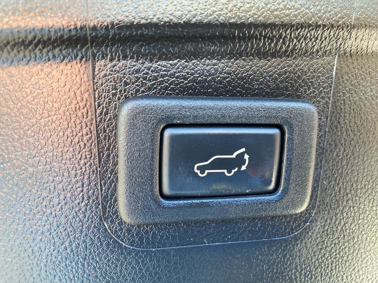 Used 2018 Subaru Outback 2.5i Limited AWD/4WD image 11