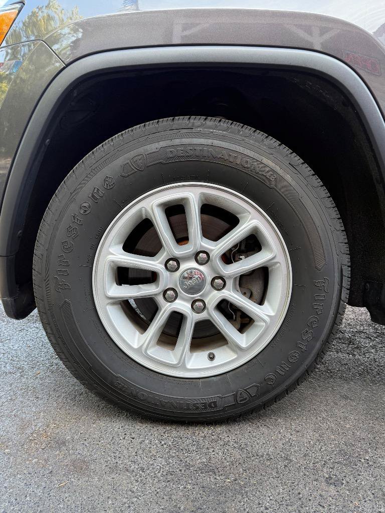 Used 2019 Jeep Grand Cherokee Laredo RWD image 13